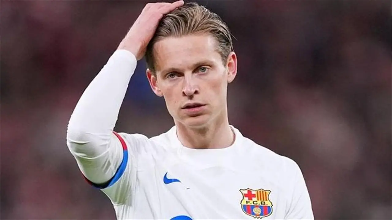 برشلونة يكشف طبيعة إصابة نجمه دي يونج ومدة غيابه المتوقعة عن الملاعب